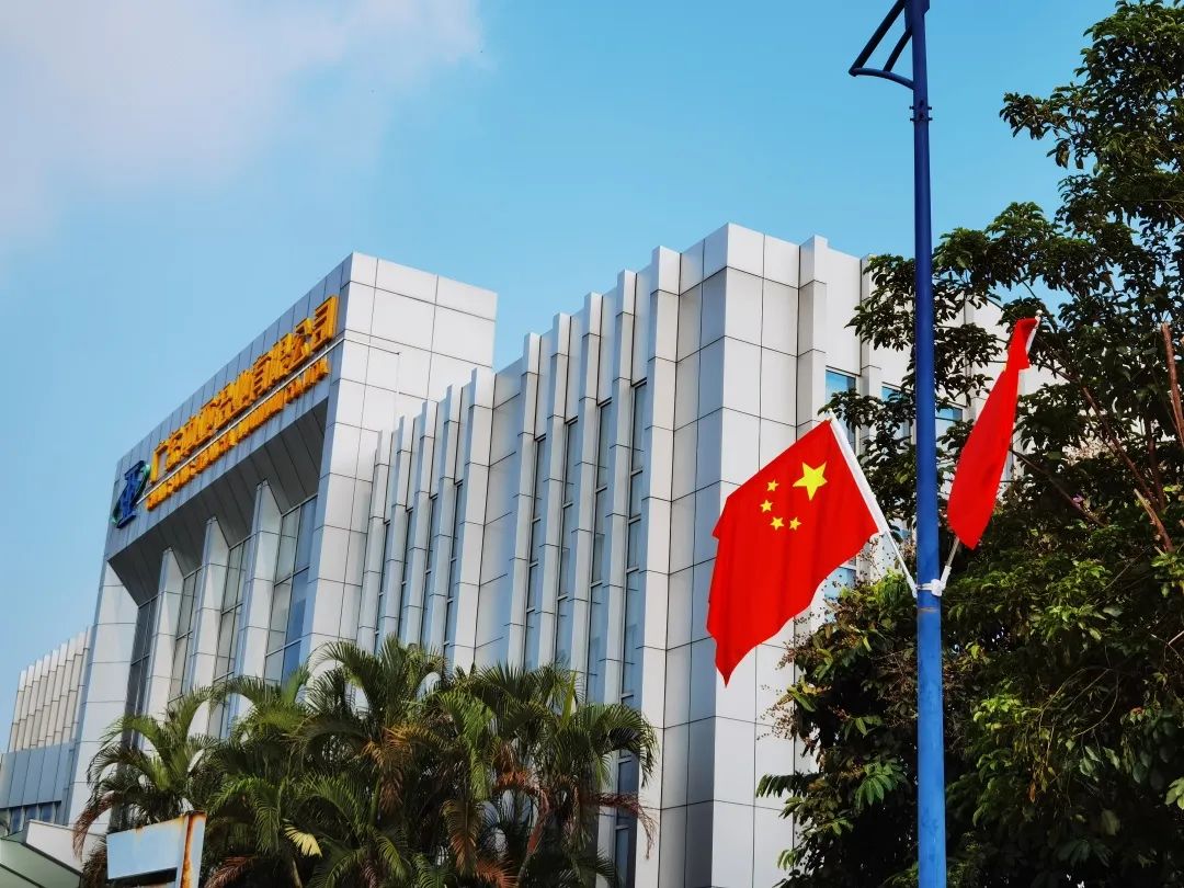 山河遠(yuǎn)闊，國泰民安，祖國生日快樂！(圖2)